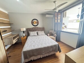 Room - Spacious vacation home for 10 people with pool 200 meters to the beach (Niterói)