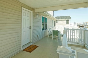 Property grounds - Beach and Boards 3-bedroom condo 1 block to the boardwalk with plenty of parking (North Wildwood)