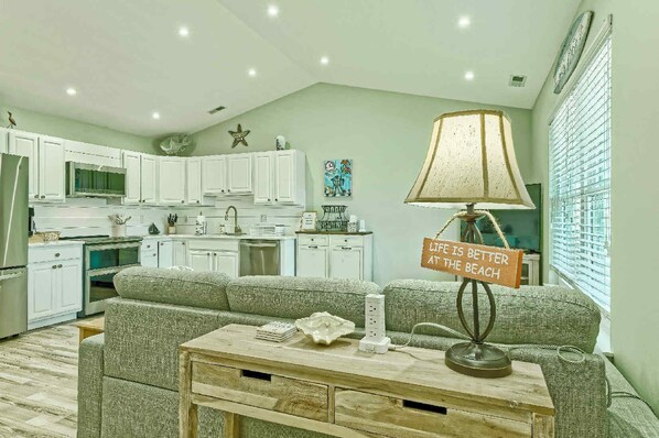 Interior - Beach and Boards 3-bedroom condo 1 block to the boardwalk with plenty of parking (North Wildwood)