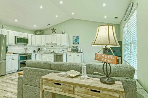 Beach and Boards 3-bedroom condo 1 block to the boardwalk with plenty of parking