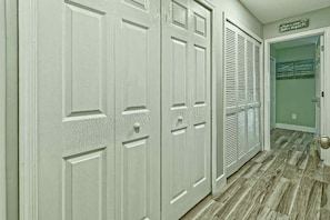 Interior - Beach and Boards 3-bedroom condo 1 block to the boardwalk with plenty of parking (North Wildwood)