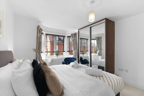 Unclassified image, 4 of 40, button