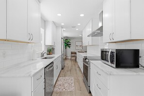 Fridge, microwave, oven, stovetop - ☀️Pet Friendly | One Level Home | Perfect for Bike Week | Orange Coast Getaway☀️ (Port Orange)
