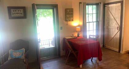 Marsh Meadows - Guest house on a Creek