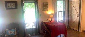 Marsh Meadows - Guest house on a Creek