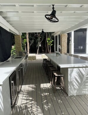 Outdoor dining - Beautiful house in pleasant Islamorada (Islamorada)