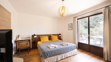 2 bedrooms, WiFi, bed sheets