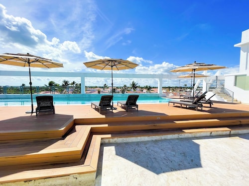 DUCASSI SUITES STUDIOS HOTEL BEACH CLUB 