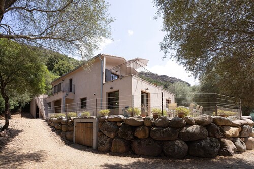 Guesthouse at the Farm "U Bene Stà - Rinicciu" with Mountain View, Wi-Fi, and Air Conditioning