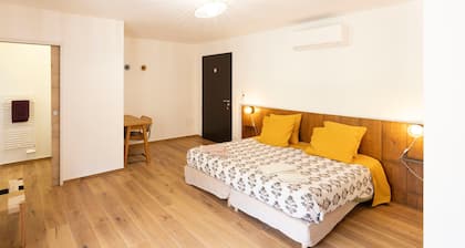 Guesthouse at the Farm “U Bene Stà - Titella” with Mountain View, Wi-Fi, and Air Conditioning