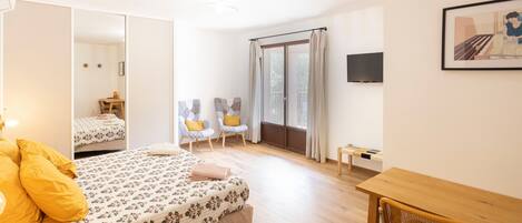 1 bedroom, WiFi, bed sheets
