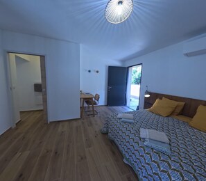 WiFi, bed sheets