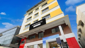 A multi-story building with a sign reading 'TOWNHOUSE.' - Suite Indiranagar Jeevan Bhima Nagar (Bengaluru)