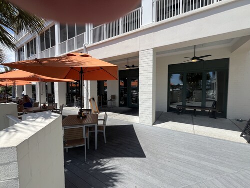 Cozy 1-bedroom Marina Front lock out in condo in peaceful St James