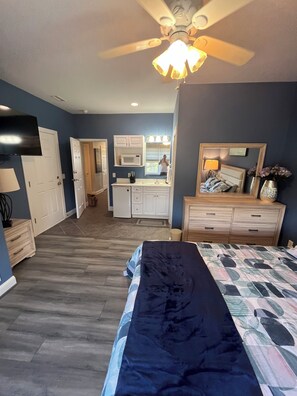 1 bedroom, iron/ironing board, free WiFi, bed sheets