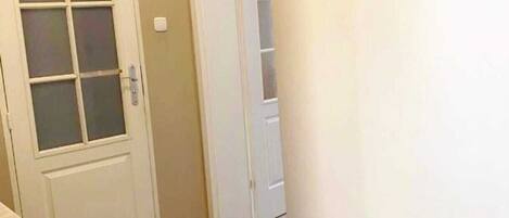 Comfort Condo, Balcony, City View | Interior