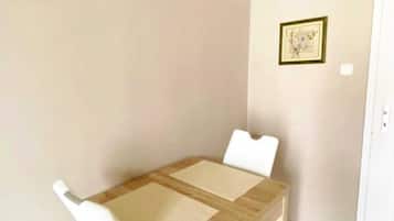 Bloc d'apartaments Comfort, balcó, vistes a la ciutat | Servei de restauració