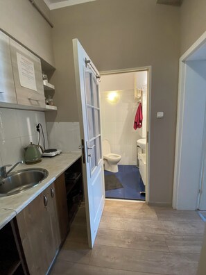 Kondominium Comfort, balkon, pemandangan kota | Kamar mandi