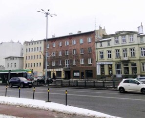 Kondominium Comfort, balkon, pemandangan kota | Eksterior