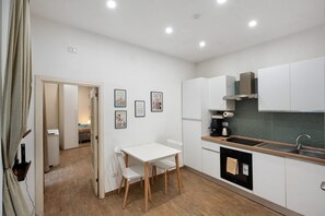 Fridge, oven, stovetop, coffee/tea maker - Casa Vacanze Starflat (Napoli)