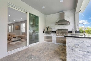 Terrace/patio - 9BR Villa w/ Pool & Spa (Kissimmee)