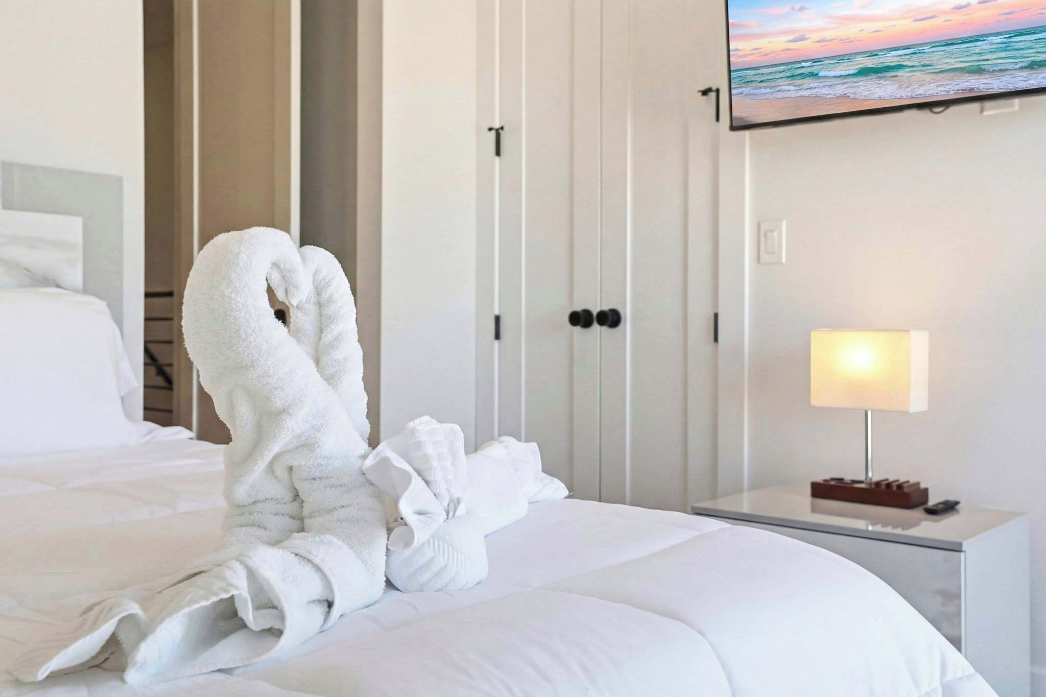 WiFi, bed sheets