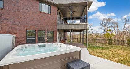 The Northender-Walk Downtown-ON MTB trail-HotTub