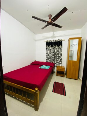 1 chambre, fer et planche à repasser, draps fournis