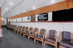 House | Living room - Classic With Twin Bedhotel Aditya Inn (Dharwad)