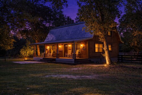 New! Springs Cabin w. Private 5 Acres + Fire Pit Close to Florida Springs