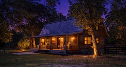 New! Springs Cabin w. Private 5 Acres + Fire Pit Close to Florida Springs