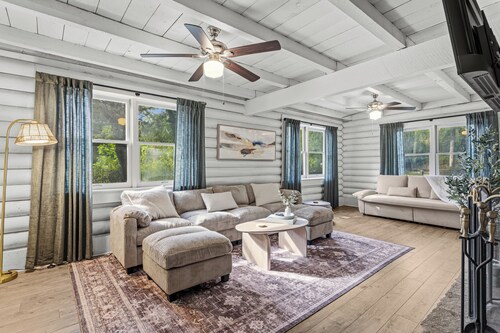 New! Springs Cabin w. Private 5 Acres + Fire Pit Close to Florida Springs