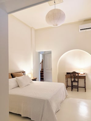 Iron/ironing board, WiFi, bed sheets - Large Villa with Pool and Private Tennis Court near Ormos Korthiou (Ormos Korthiou)