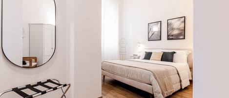Iron/ironing board, Internet, bed sheets