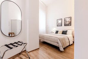 Ferros/tábuas de passar roupa, acesso à internet, roupa de cama