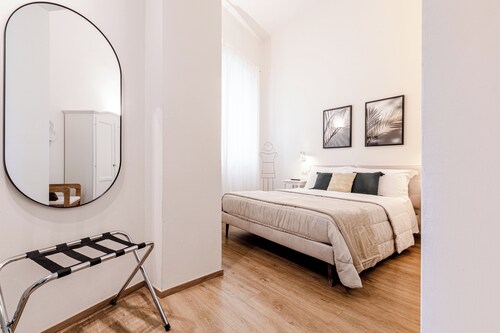 Spacious luxury apartment, with 4 bedrooms and 4 bathrooms, in the center of Siena.