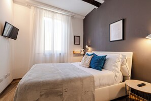 Ferros/tábuas de passar roupa, acesso à internet, roupa de cama