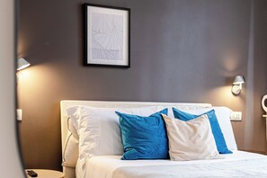 Iron/ironing board, internet, bed sheets