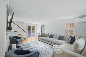 Unclassified image, 2 of 31, button - Luxury West Barnstable Home w/ Pool – Near Sandy Neck (Barnstable)