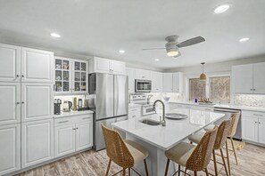 Unclassified image, 3 of 31, button - Luxury West Barnstable Home w/ Pool – Near Sandy Neck (Barnstable)