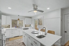 Fridge, microwave, oven, stovetop - Luxury Cape Escape w/ Saltwater Pool Near Sandy Neck, sleeps 10!! (Barnstable)