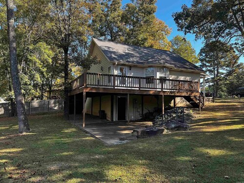 Charming Cottage by Greers Ferry Lake