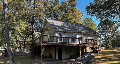 Charming Cottage by Greers Ferry Lake