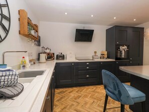 Dishwasher, cookware/dishes/utensils - The Old Post Office (Whitehaven)