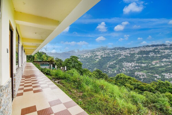 House | Reception - Classic With Balconypanoramic Mega (Gangtok)