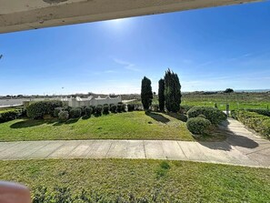 Property grounds - Cosy studio at Chabian (Le Grau-du-Roi)