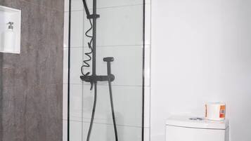Bruser, håndklæder, Sæbe, Toiletpapir