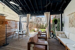 Outdoor dining - Trendy Fishtown | Spacious Backyard | Walk to Bars & Cafés (Philadelphia)