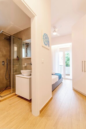 Apartment, 1 Bedroom, Balcony, City View | Bathroom - Lighthouse Plaster - Chic Apartment (Athens)