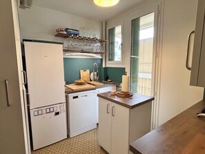 Fridge, microwave, oven, dishwasher - Bright apartment with balcony and parking (Toulouse)